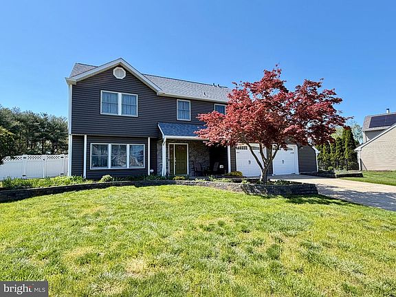 4th image of 91 Longwood Dr