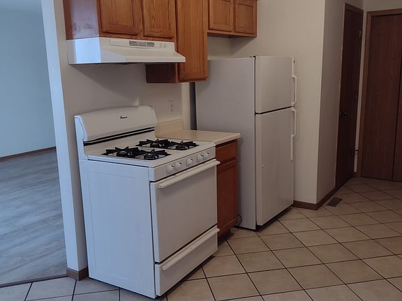 5th image of 754 Hampton Ct APT 4