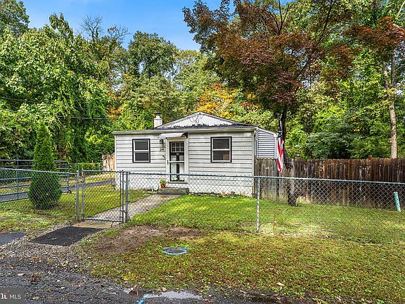3rd image of 244 Girard Ave