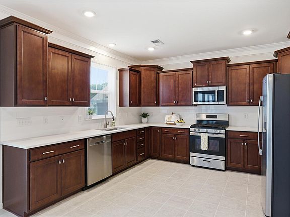 5th image of 216 Nearmeadows Way