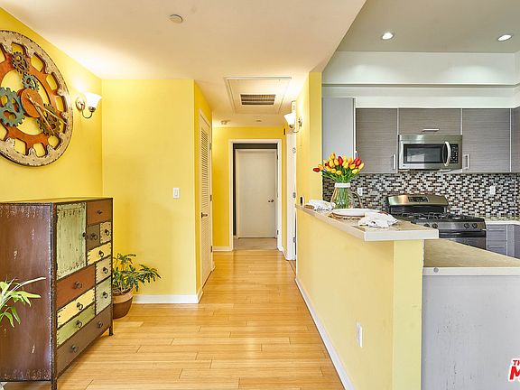 5th image of 966 S Saint Andrews Pl APT 204