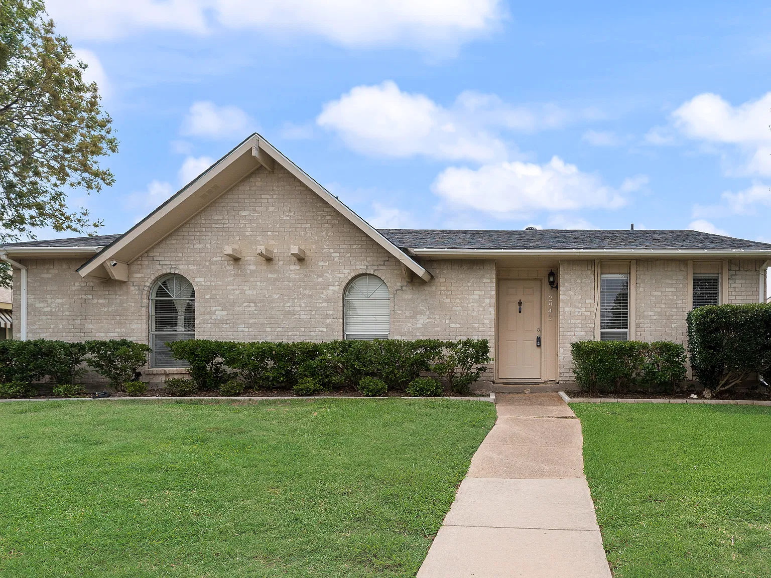 3 bed, 1482 sqft, $2,550 — Photo 2