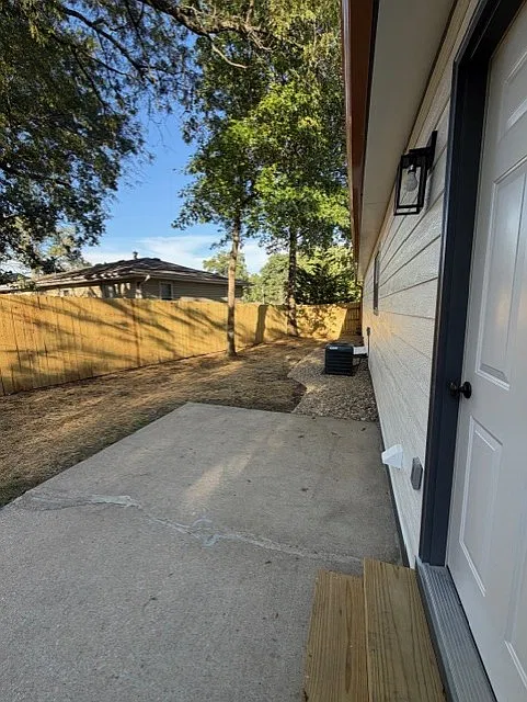 4 bed, 2.5 bath, 1060 sqft, $2,800 — Photo 2