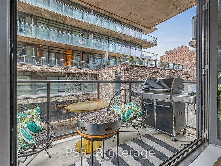 560 King St W #203 — Photo 17