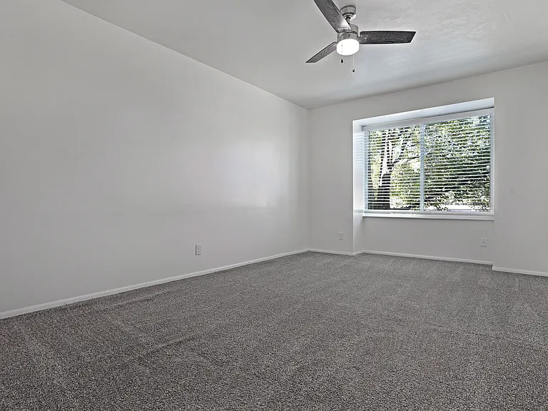 Mountain View at Riverdale Apartments — Photo 10