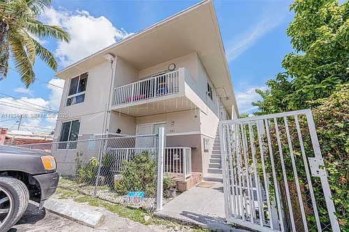 621 SW 15th Ave #4 Photo 1