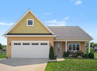 710 Chary Glen Dr NW, Kent City, MI 49330