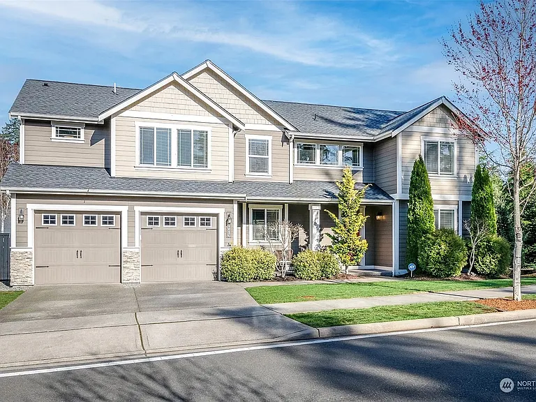 4210 Dudley Dr NE — Photo 1