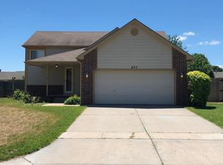 637 E High Plains Cir, Maize, KS 67101