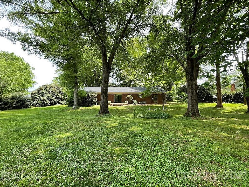 2nd image of 636 Enola Rd
