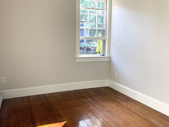 4th image of 56 Dexter St