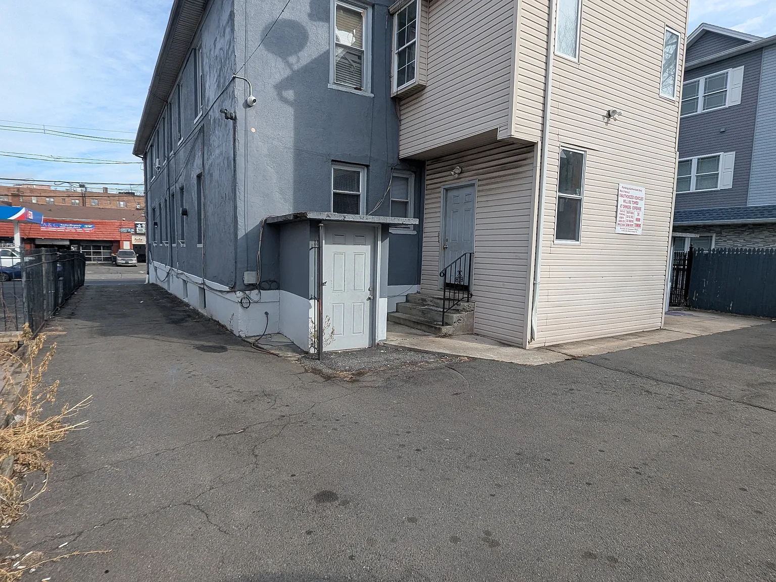 1116 Magnolia Ave — Photo 2