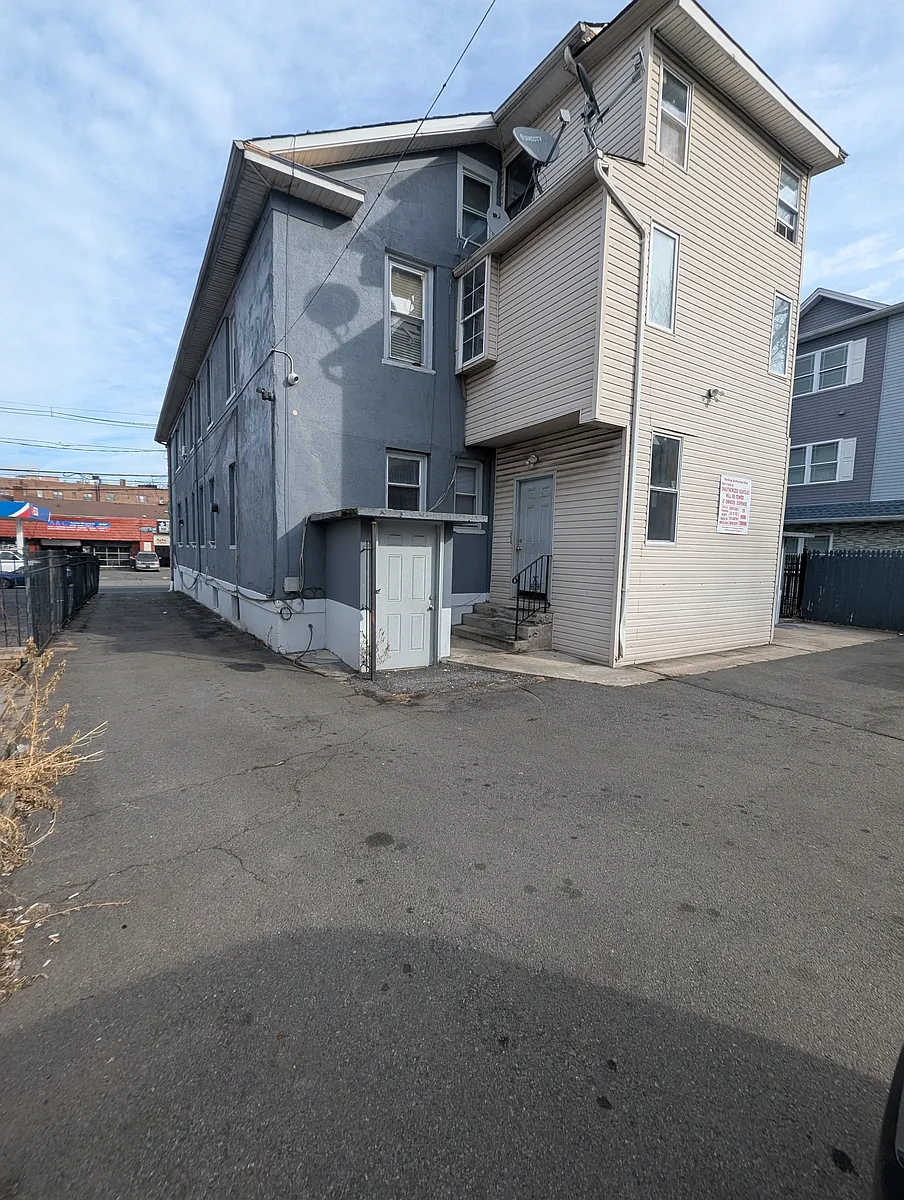 Building Photo - 1116 Magnolia Ave #3