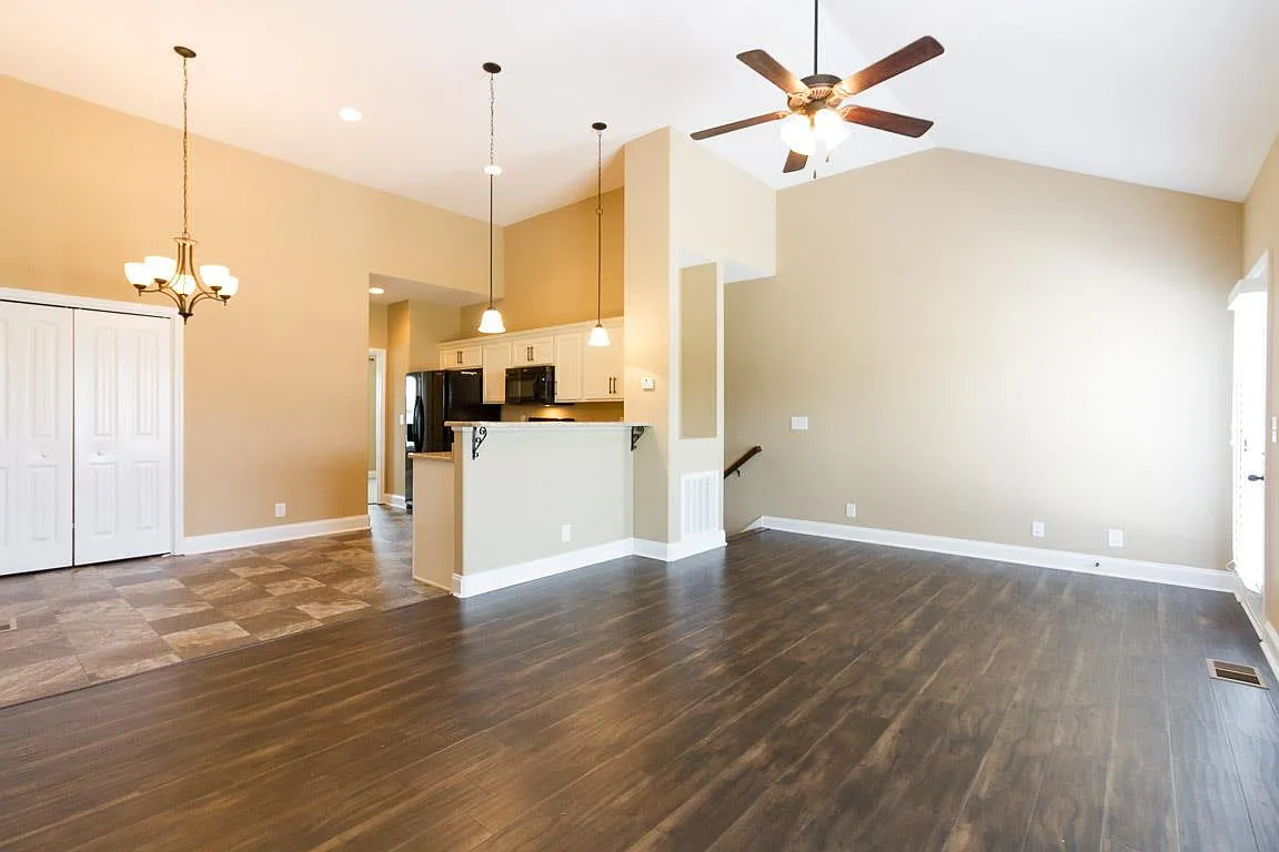 2 bed, 2.0 bath, 1220 sqft, $2,000 — Photo 4