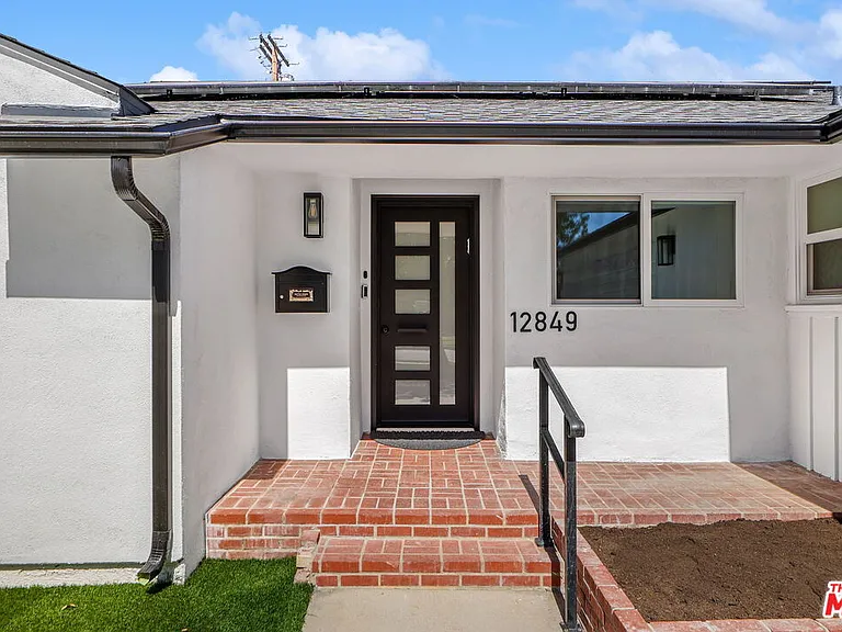 12849 Tiara St — Photo 3
