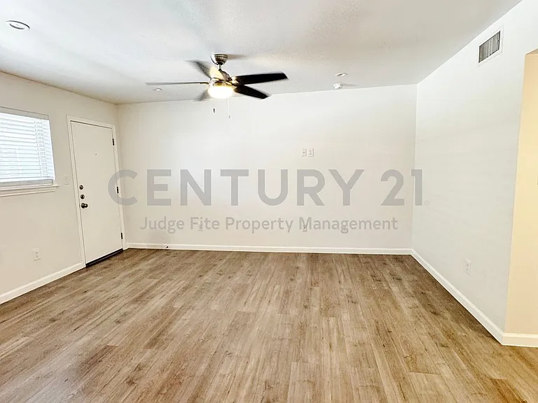 5010 San Jacinto St #201 — Photo 4