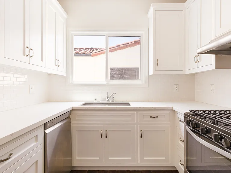 1056 S Genesee Ave #4 — Photo 6
