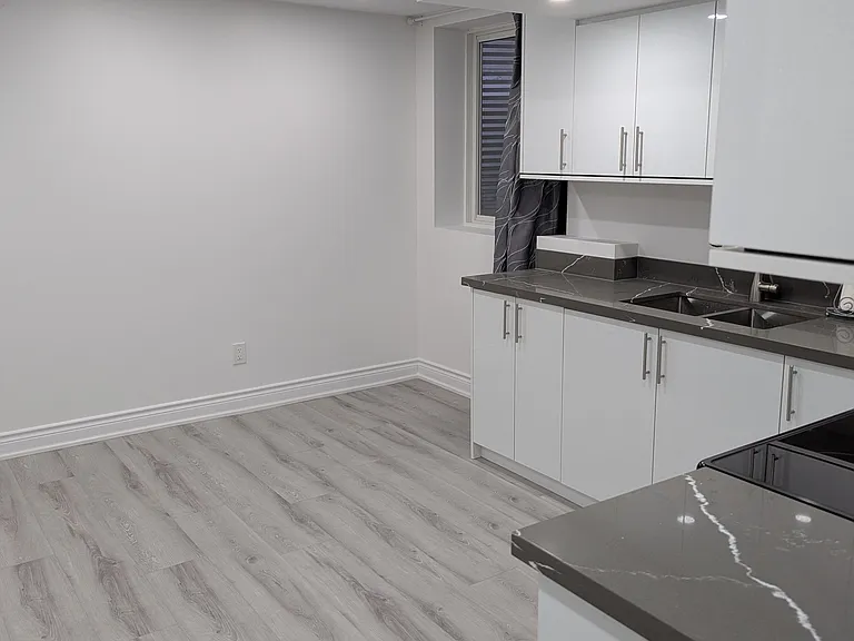 22 Exhibition Cres #BASEMENT — Photo 10