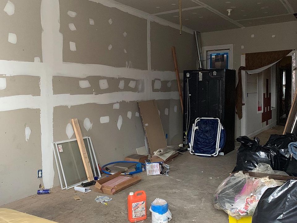 2nd image of 912 Oley St