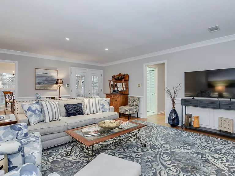 2504 Pinebluff Ct — Photo 13