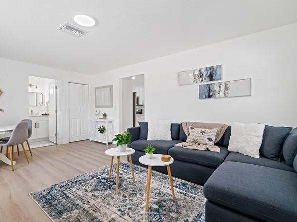 638 Lake Palms Dr, Largo, FL 33771