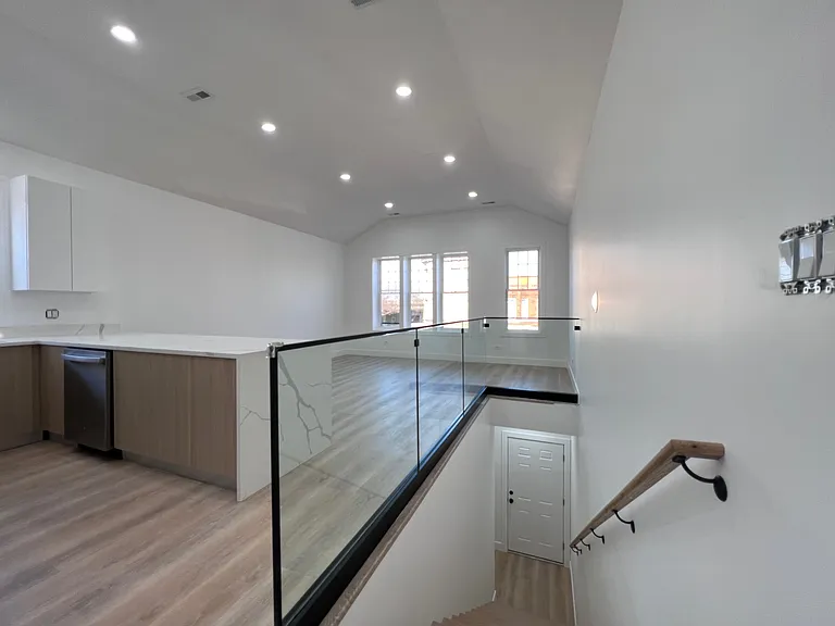 2711 W 18th St #2 — Photo 3