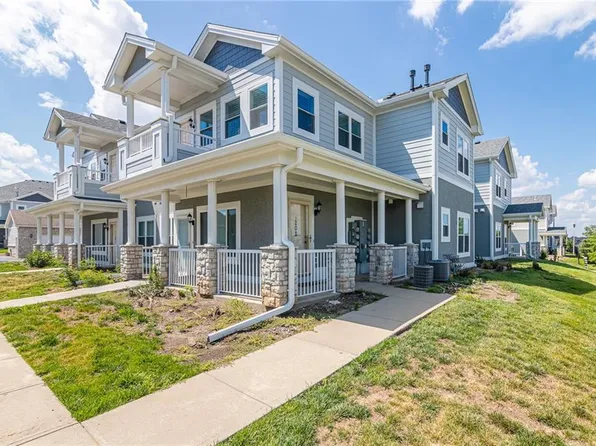 11731 S Roundtree St, Olathe, KS 66061