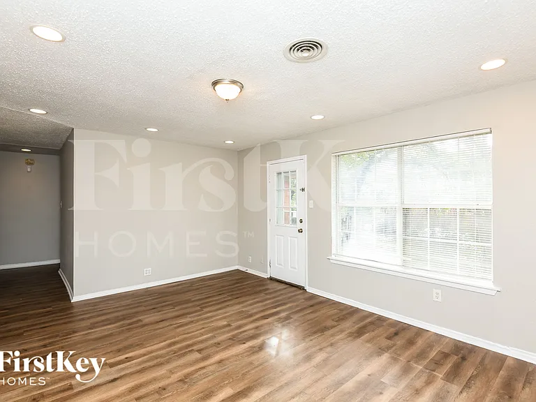 6508 Normandy Rd — Photo 3