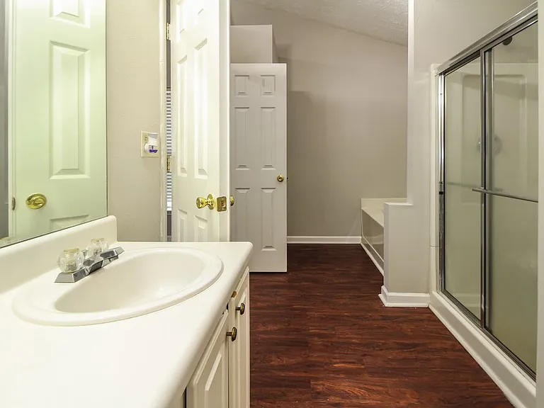 5729 Lakeview Cir — Photo 16