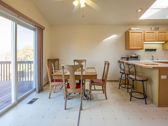 5th image of 23515 E Maxwell Ct