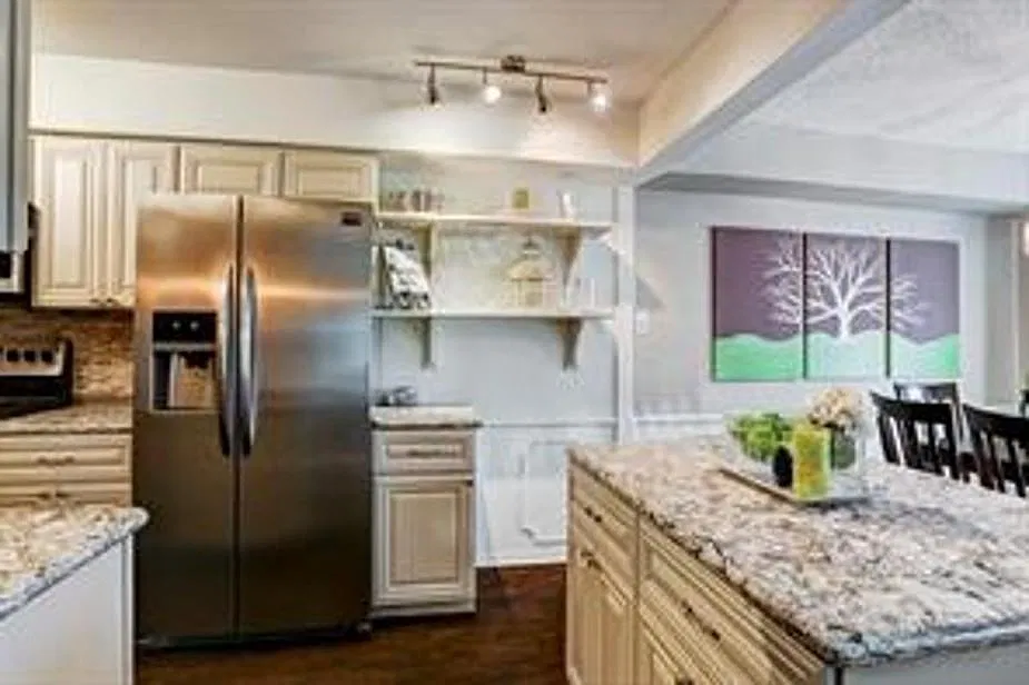 351 N Post Oak Ln — Photo 4