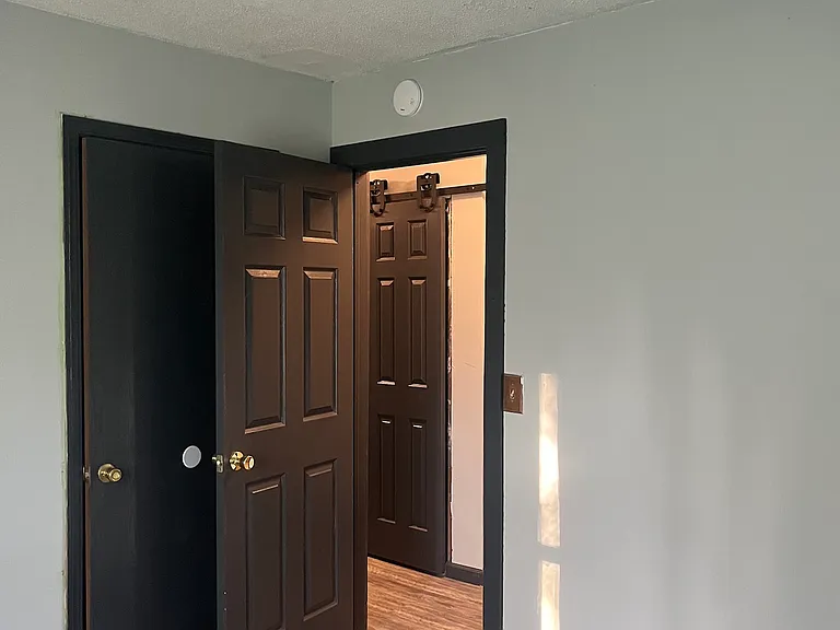 208 Logan St — Photo 9