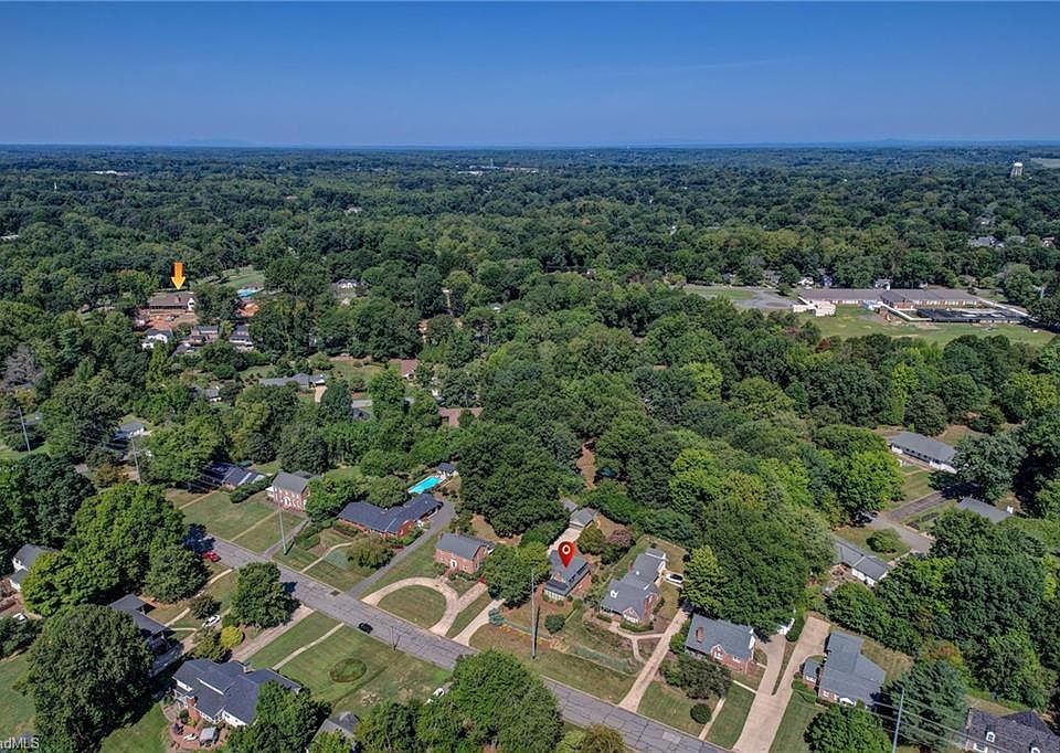 49th image of 618 Parkway Blvd