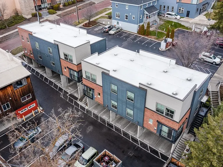 312 NE Maple St #B — Photo 3