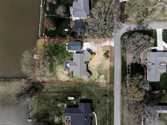 5th image of 4056 Beaver Brook Rd