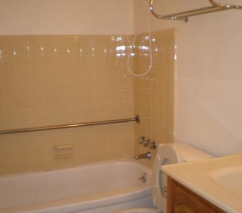 5th image of 32718 Grand River Ave Unit B8