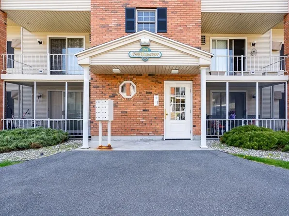 41 W Summit St APT 63, South Hadley, MA 01075