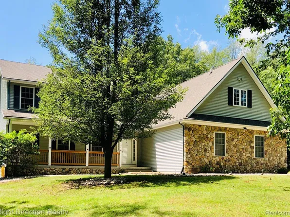 9151 Majestic Acres Dr, Gregory, MI 48137