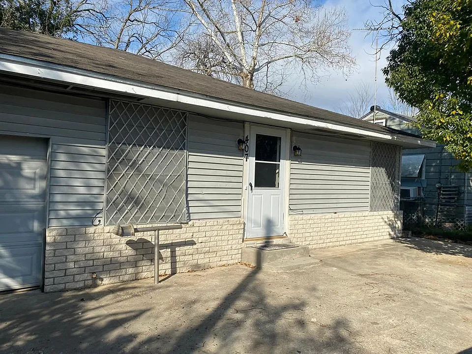 407 E Homan Ave