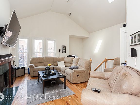 3rd image of 1547 W Augusta Blvd APT 3