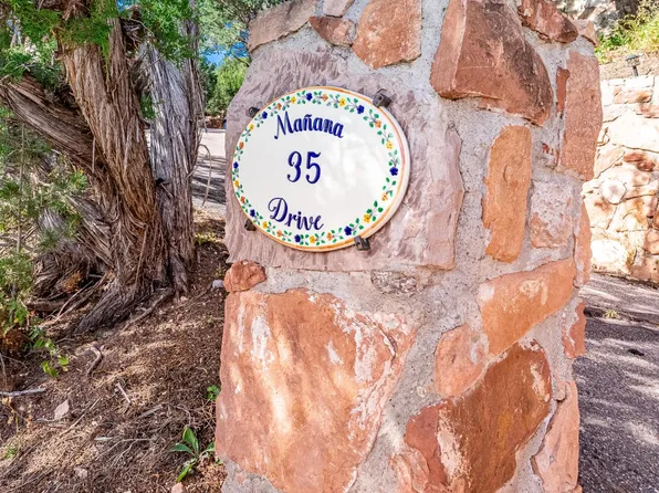 35 Manana Dr, Cedar Crest, NM 87008
