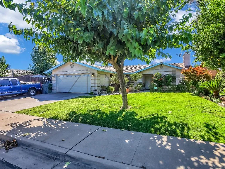 2411 Berry St — Photo 3