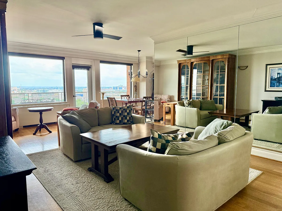 Building Photo - 4466 W Pine Blvd #22F
