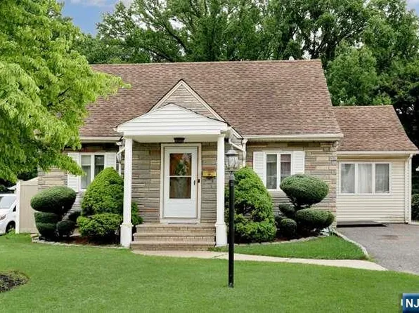 212 Washington Ave, Elmwood Park, NJ 07407
