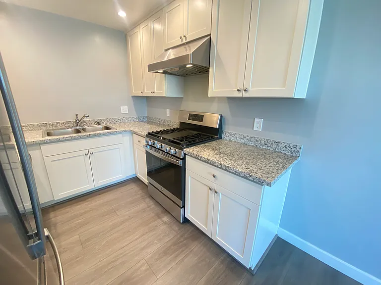 4124 Lyon Ave #6 — Photo 3