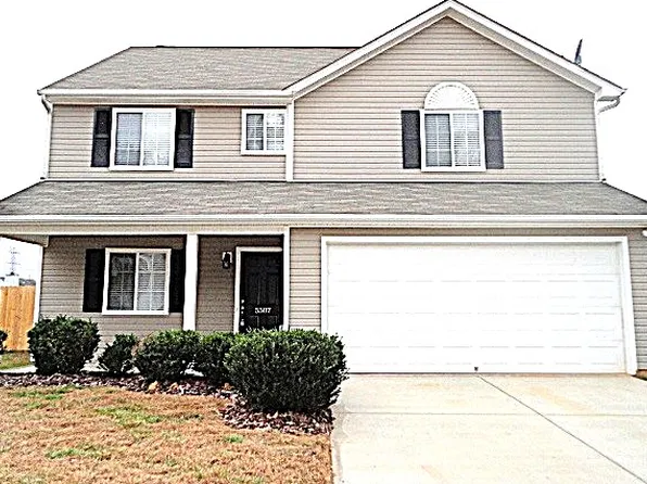 5507 Carriage Woods Dr, Browns Summit, NC 27214
