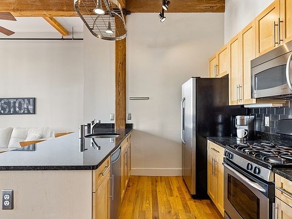 5th image of 589 Essex St Unit 203