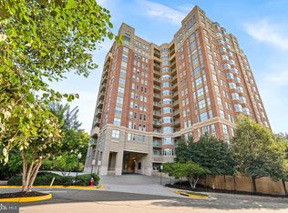 11776 Stratford House Pl APT 304, Reston, VA 20190