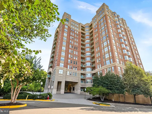 11776 Stratford House Pl APT 304, Reston, VA 20190