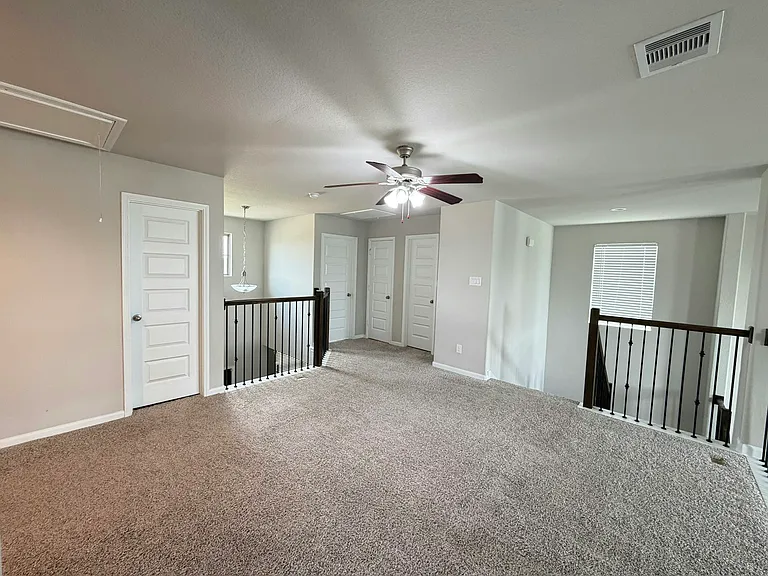 Spacious bonus room in loft area